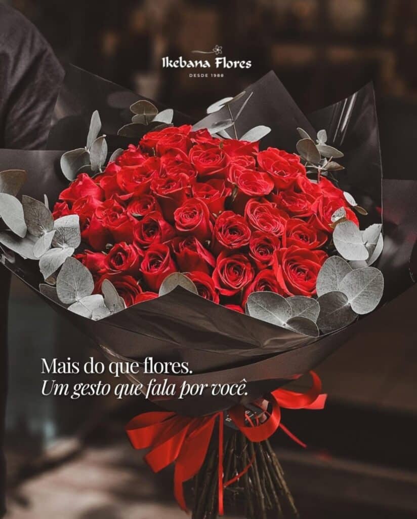 Buquê premium de rosas vermelhas com eucalipto em embalagem preta sofisticada, presente elegante